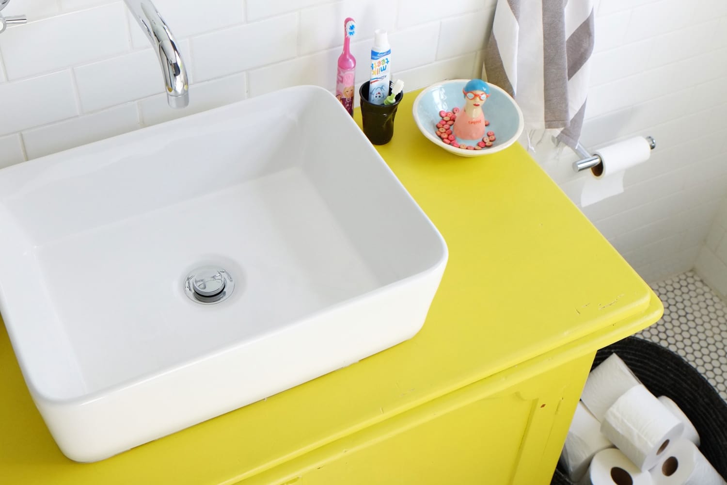 6 Easy DIY Ways to Organize Hair Styling Tools in the Bathroom
